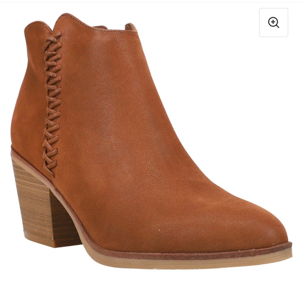 NWT MIA Lasso Pointed Toe Cowboy Booties Size 8